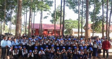 អាជ្ញាធរជាតិអប្សរាបន្តចែកអំណោយសប្បុរសធម៌ដែលជាជំនួយរបស់មូលនិធិចិនសម្រាប់ការអភិរក្សបេតិកភណ្ឌវប្បធម៌ (CFCHC) ជូនសិស្សានុសិស្សក្នុងតំបន់រមណីយដ្ឋានអង្គរ-APSARA National Authority continued to distribute charitable donations from the China Foundation for Cultural Heritage Conservation (CFCHC) to students in the Angkor site-01 December 2022