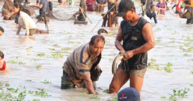 អ្នកភូមិបង្កោង ឃុំអំពិល ស្រុកប្រាសាទបាគង ចាប់ត្រីត្រៀមឡើងមាឃតាមទំនៀមបុរាណ- Lerng Bangkorng Villagers catch fish in preparation for the Lerng Meak ceremony-​ 09 February 2025