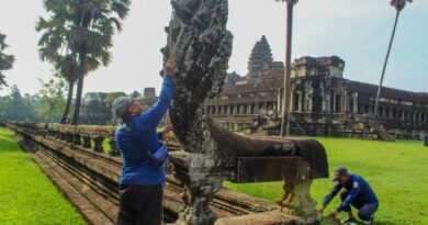អាជ្ញាធរជាតិអប្សរា ធ្វើសម្រង់ប្លង់បង្កាន់ដៃនាគជុំវិញប្រាសាទអង្គរវត្ត -APSARA National Authority prepares the risk map of the Naga balustrades around Angkor Wat - 24 June 2025 អាជ្ញាធរជាតិអប្សរា ធ្វើសម្រង់ប្លង់បង្កាន់ដៃនាគជុំវិញប្រាសាទអង្គរវត្ត -APSARA National Authority prepares the risk map of the Naga balustrades around Angkor Wat - 24 June 2025