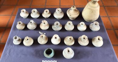 តំណាងសមាគមមគ្គុទ្ទេសក៍ទេសចរណ៍ភាសាជប៉ុន ប្រគល់សមុច្ច័យចំនួន២២ ជូនសារមន្ទីរព្រះនរោត្តមសីហនុ-អង្គរ- Representatives of the Japanese Tour Guide Association hand over 22 artifacts to the Preah Norodom Sihanouk-Angkor Museum-​ 13 June 2025