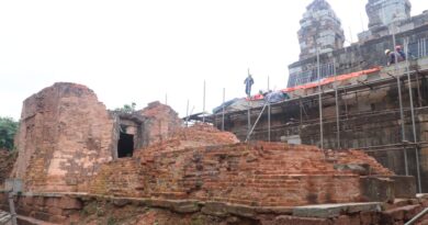 អាជ្ញាធរជាតិអប្សរា ជួសជុលពង្រឹងតួប៉មលេខ១៣នៃប្រាសាទឥដ្ឋ លើភ្នំបាខែង -APSARA National Authority restores a brick tower G13 of the Phnom Bakheng Temple - 02 July 2025 អាជ្ញាធរជាតិអប្សរា ជួសជុលពង្រឹងតួប៉មលេខ១៣នៃប្រាសាទឥដ្ឋ លើភ្នំបាខែង -APSARA National Authority restores a brick tower G13 of the Phnom Bakheng Temple - 02 July 2025