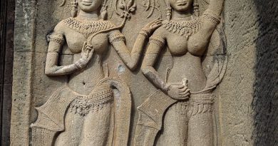 ចម្លាក់ទេពអប្សរ ដែលមានអាយុកាលជិត១ពាន់ឆ្នាំ កំពុងបង្អួចសម្រស់ជាមួយភ្ញៀវទេសចរ -Nearly 1,000-Year-Old Apsara Bas-Reliefs Dazzle Visitors-​ 13 October 2025
