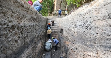អាជ្ញាធរជាតិអប្សរា ធ្វើកំណាយស្រាវជ្រាវសិក្សាអំពីរចនាសម្ពន្ធកសិន្ធុទឹកខាងក្រៅកំពែងព្រះបរមរាជវាំងនៃក្រុងអង្គរធំ -APSARA National Authority Conducts Research on the Moat Structure Outside the Royal Palace Walls of Angkor Thom-​  20 March 2026